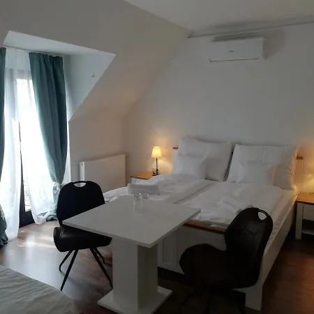 Bed and breakfast Levanda Panzió 3*