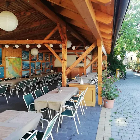 Levanda Panzio Bed & Breakfast *