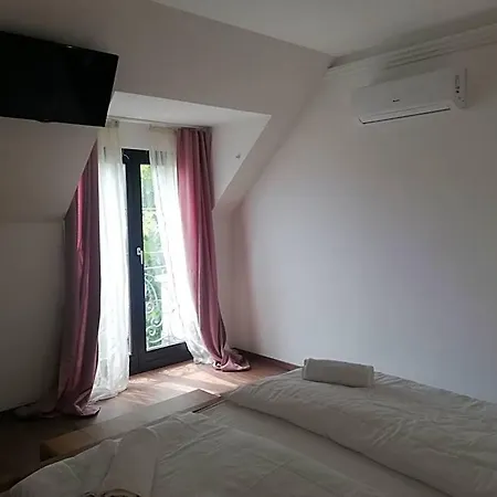 فندق مبيت وإفطار Levanda Panzio 3*