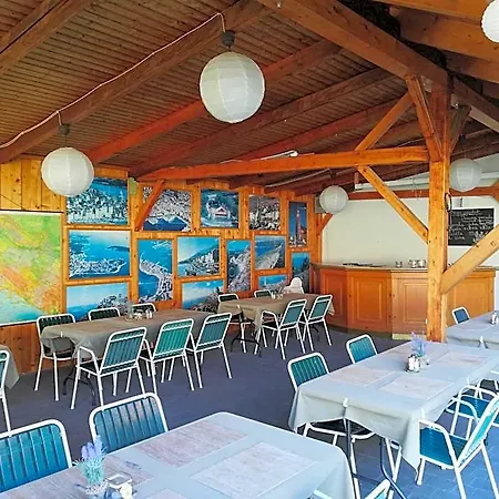 Levanda Panzio فندق مبيت وإفطار 3*