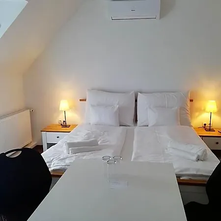 فندق مبيت وإفطار Levanda Panzio 3*