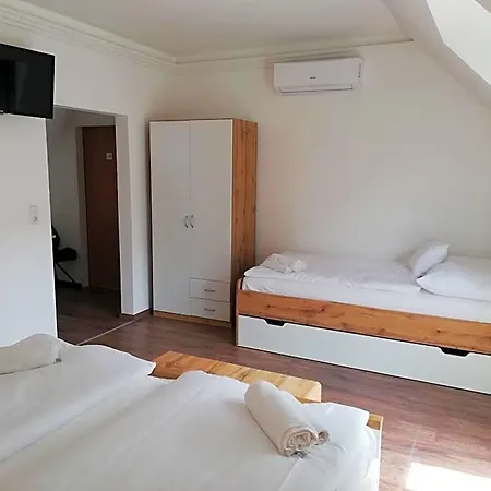 Levanda Panzio فندق مبيت وإفطار 3*