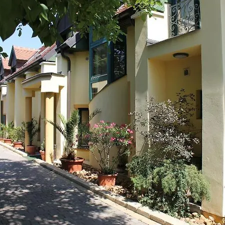 Levanda Panzio Bed & Breakfast Kópháza